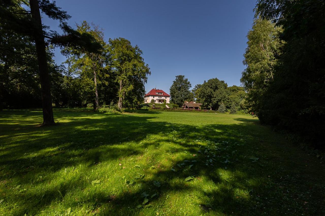 Palac Pozorty Bądki Exteriér fotografie